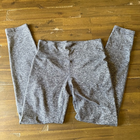 Vuori Gray Leggins - Picture 4 of 8